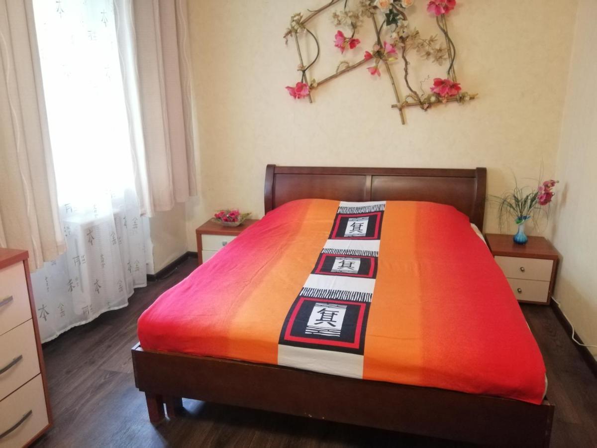 Isida Hotel: Near Zhuliany Airport and Beresteiska Metro Kyiv Exterior photo
